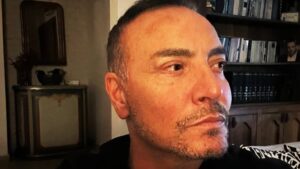 Cenk Eren işlerine engel olan iki ünlüyü ifşa etti: Bir tanesi yataklarda, bir tanesi…