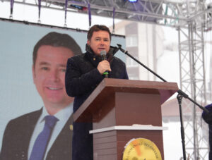 Bursa’da genç kayakçılar piste çıktı