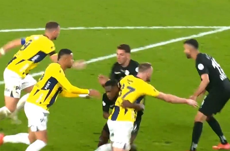 Fenerbahçe-Çaykur Rizespor maçında VAR kararı penaltı ve kırmızı kart