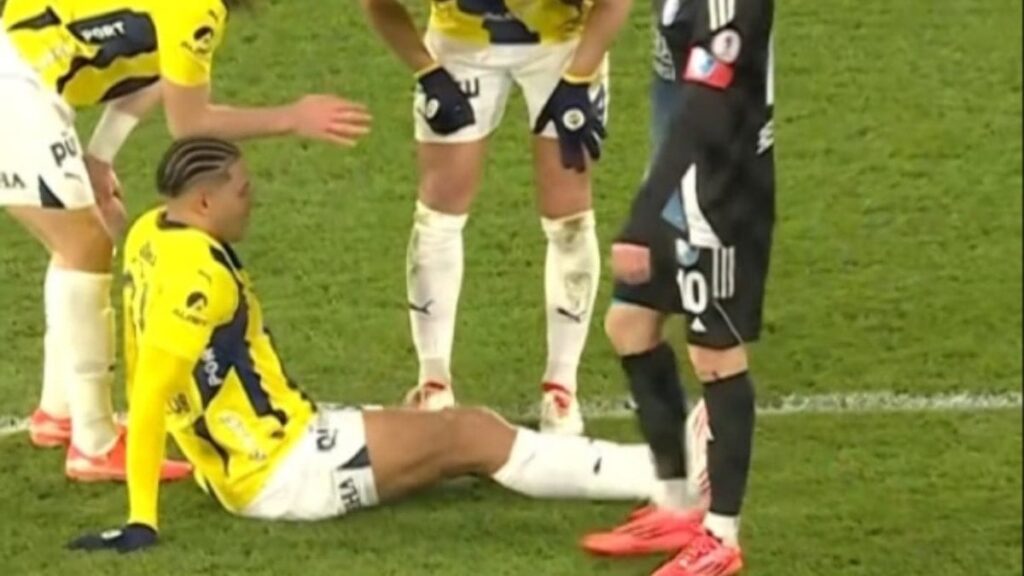 Fenerbahçe’ye büyük şok! 3 stoper de sakatlandı