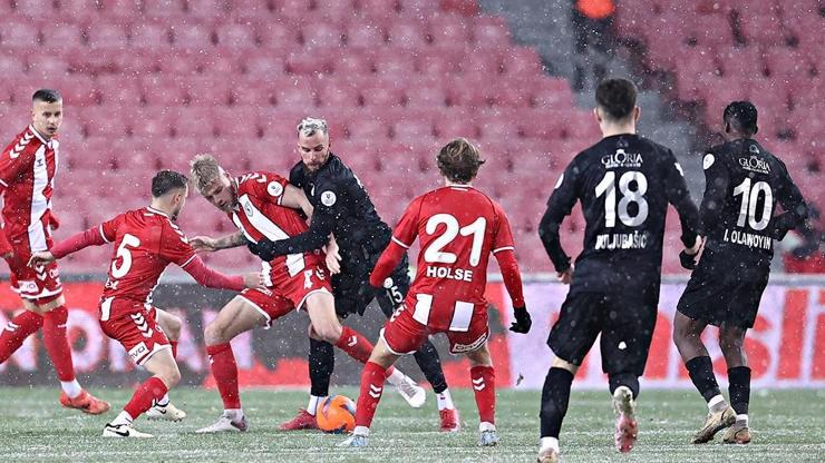 Karadeniz derbisinde müthiş geri dönüş! Samsunspor 2-3 Çaykur Rizespor