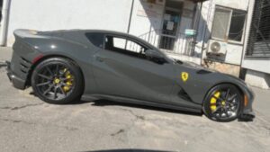 Kazma kürek halı var dediler ama Ferrari çıktı