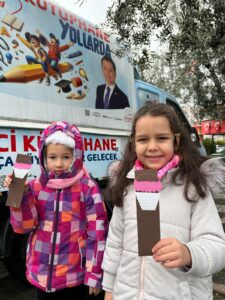 Osmangazi Gezici Kütüphane’de çocuklar için kitap ayracı atölyesi