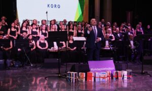 Bursa’da Sevgililer Günü konserine bilet yerine kitap bağışıyla girdiler