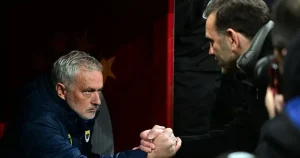 Son dakika haberi: Galatasaray – Fenerbahçe derbisinin cezaları açıklandı! İşte Mourinho ve Okan Buruk’a verilen ceza…