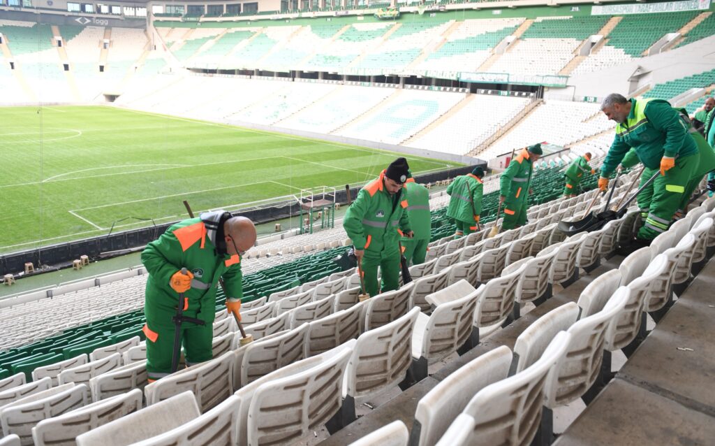 Stadyumun temizliğine Osmangazi desteği