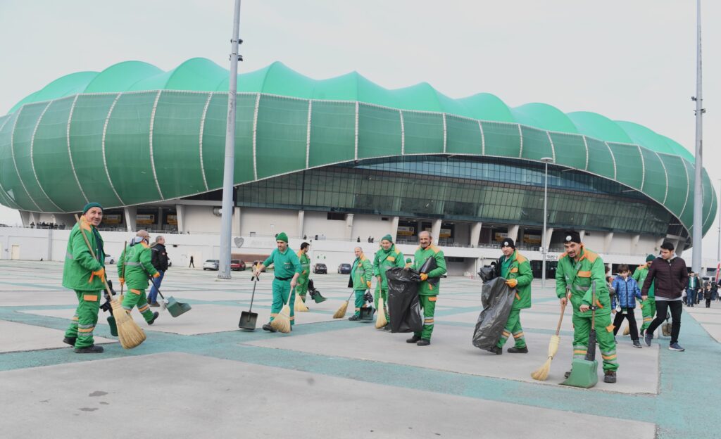 Maç biter temizlik başlar