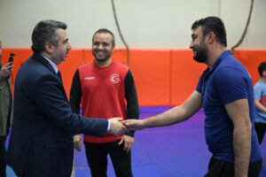 Başkan Yılmaz Şampiyon Güreşçilerle Buluştu