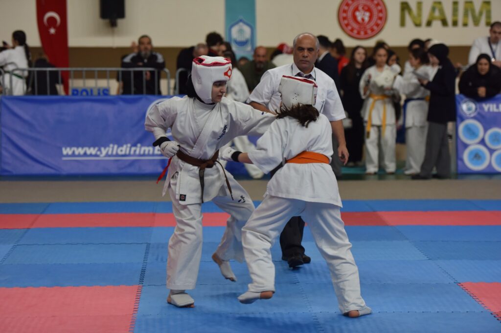 Yıldırım’da karate rüzgarı