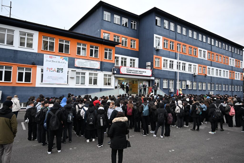 Başkan Yılmaz mesaisine öğrencilerle başladı