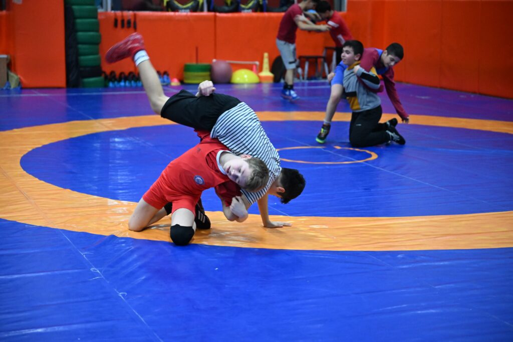 Başkan Yılmaz Şampiyon Güreşçilerle Buluştu