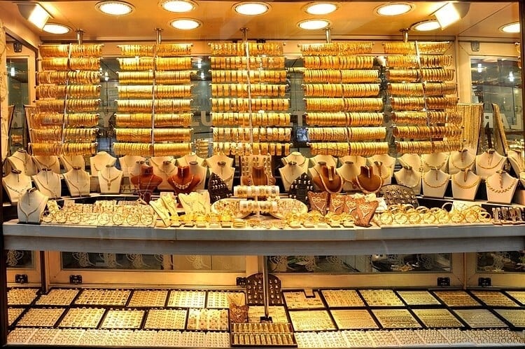 Yaz ayında düğünde altın takmak isteyen şimdiden alsın