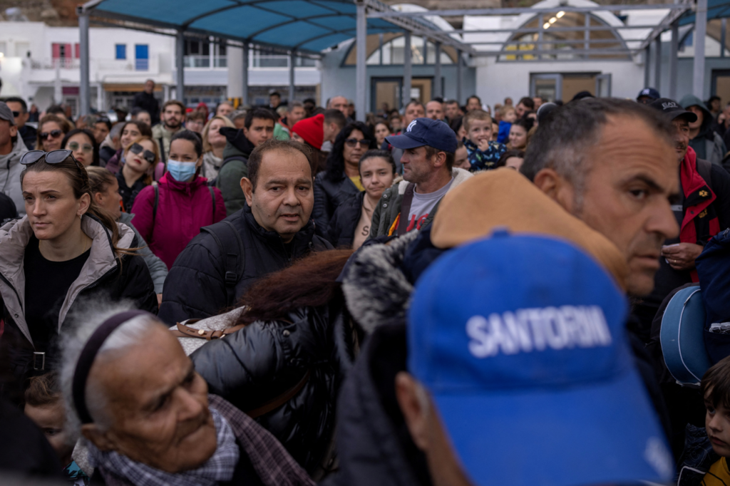 Yunan adalarında olağanüstü hal ilan edildi, Yerinaltından gelen gürültü insanları uyutmuyor