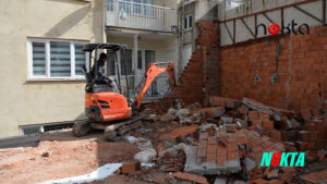 Bursa’da İnşaat aşamasındaki kaçak katlar yıkıldı