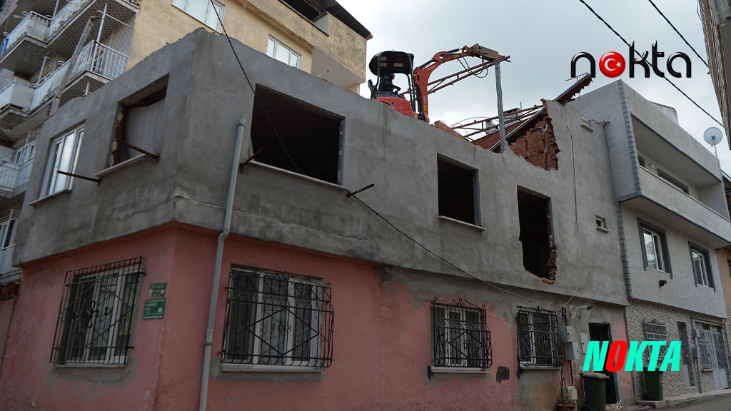 Bursa’da İnşaat aşamasındaki kaçak katlar yıkıldı