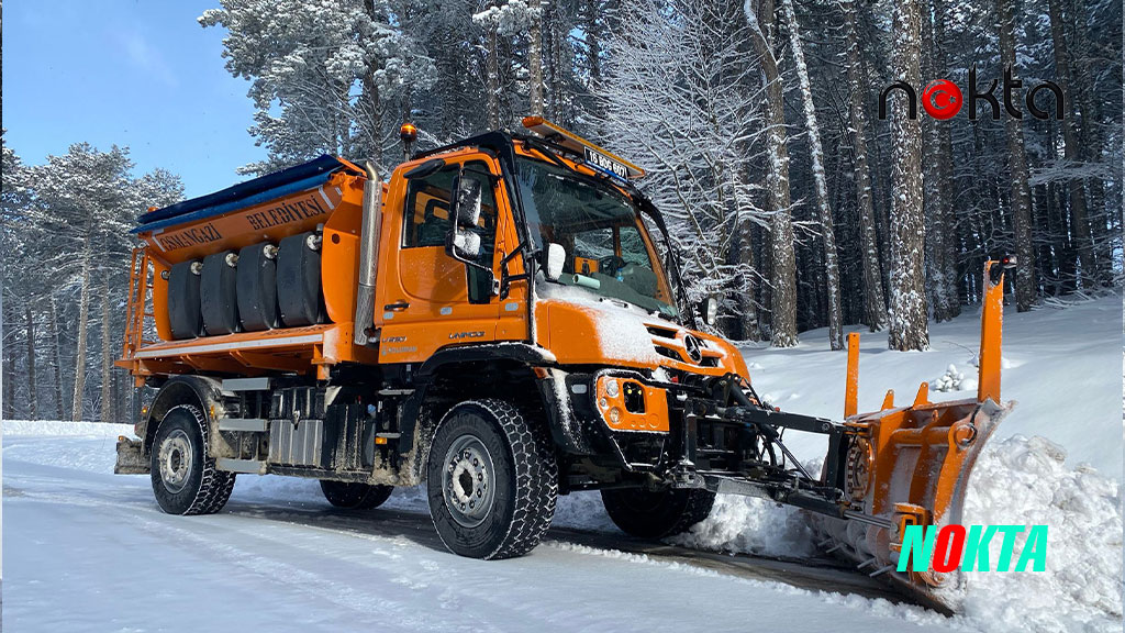 Bursa’da Karla kapanan yollara anında müdahale