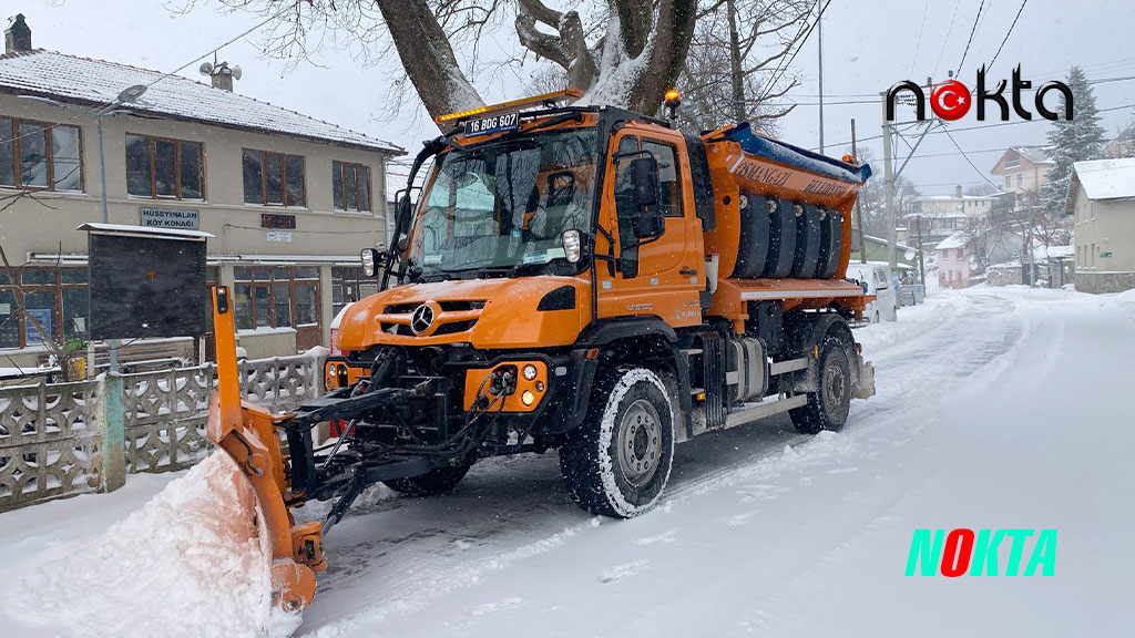 Bursa’da Karla kapanan yollara anında müdahale
