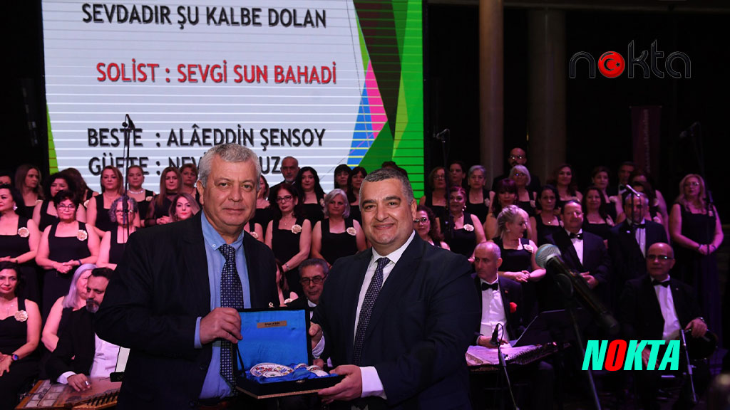 Bursa’da Sevgililer Günü konserine bilet yerine kitap bağışıyla girdiler