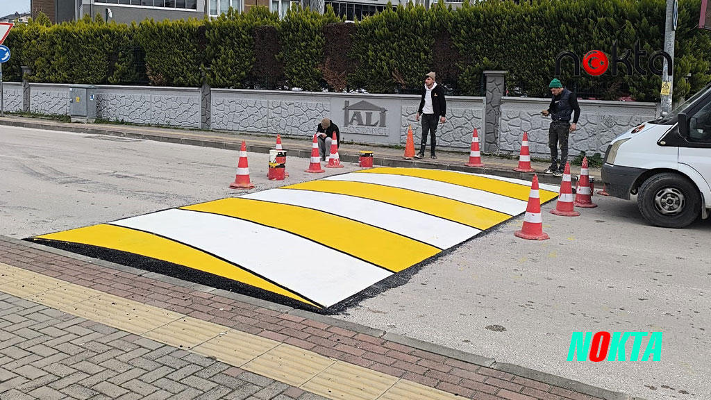 Okul önlerine ve caddelere hız kesici kasis