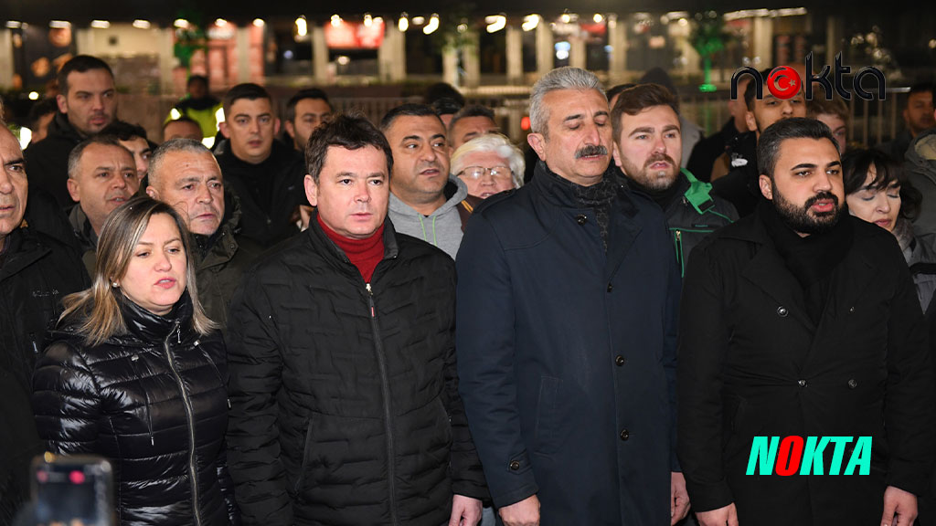 Saat 04.17’de Bursa Osmangazi Meydanı’nda anma programı düzenlendi