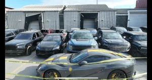 Değeri 300 milyonu aşıyor! Gümrükte lüks araç vurgunu