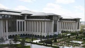 ‘Tasarrufa sarayın masrafından başla’