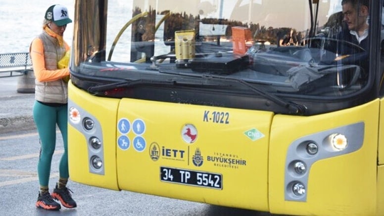 Bade İşçil: Toplu ulaşım kullanmam neden hakir görüldü?