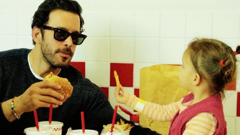 Barış Arduç ve kızı Asya’nın hamburger keyfi