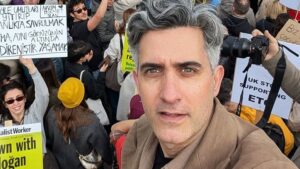 Memet Ali Alabora Londra’da İmamoğlu için düzenlenen protestoya katıldı