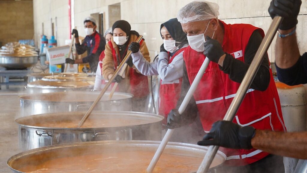 Ramazan ayında fitre ve yardımlar ihtiyaç sahiplerine ulaştırılıyor