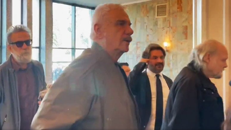 Sanatçılar Ekrem İmamoğlu’na destek için Saraçhane’ye geldi