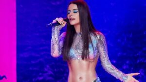 Simge Sağın bir anda boy attı