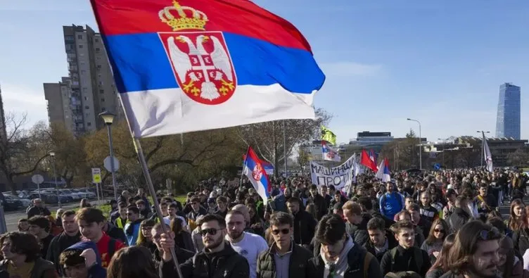 Sırbistan’da büyük prostesto!