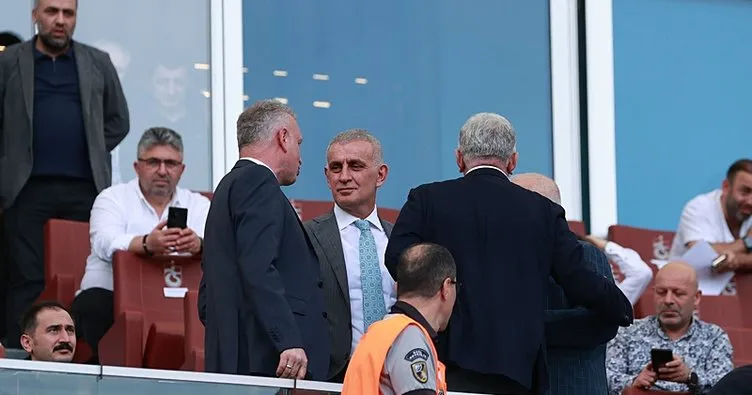 Son dakika haberi: Trabzonspor taraftarından TFF Başkanı İbrahim Hacıosmanoğlu’na tepki! Tribünlerde istifa sesleri…