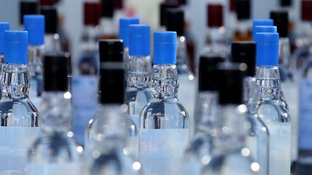 Vergi yükü ve zamlar rakının tahtını sarstı