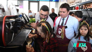 Başkan Aydın engelli bireylerle kahve hazırladı