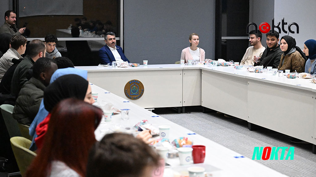 Başkan Yılmaz sahurda gençleri ağırladı