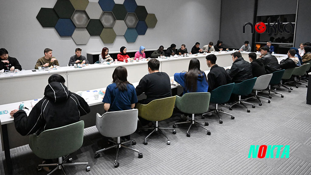 Başkan Yılmaz sahurda gençleri ağırladı