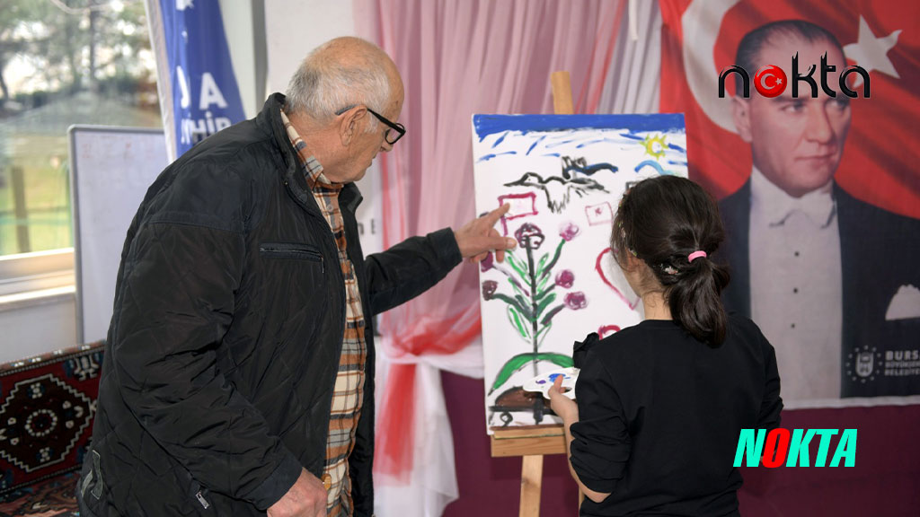 Bursa Osmangazili öğrenciler huzurevi sakinleriyle resim yaptı