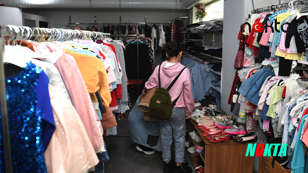 Bursa’da Sevgi Mağazası’ndan çocuklara bayramlık kıyafet