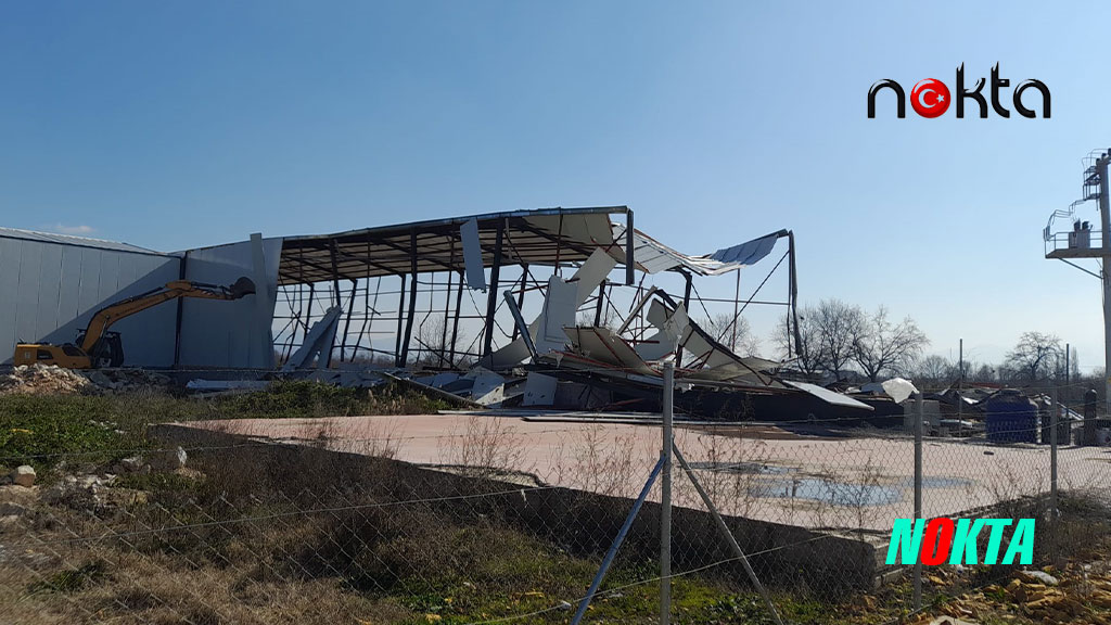 İsmetiye’de kaçak depo yıkıldı