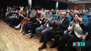 Temizlik işçileri bu kez kulakların pasını temizledi