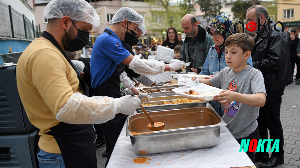 Yeşilova Mahallesi’nde 1000 kişilik iftar sofrası 