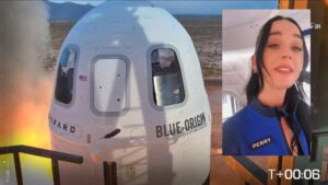 SON DAKİKA HABERİ… 10 dakikalık yolculuk tamamlandı: Katy Perry uzaya çıktı!