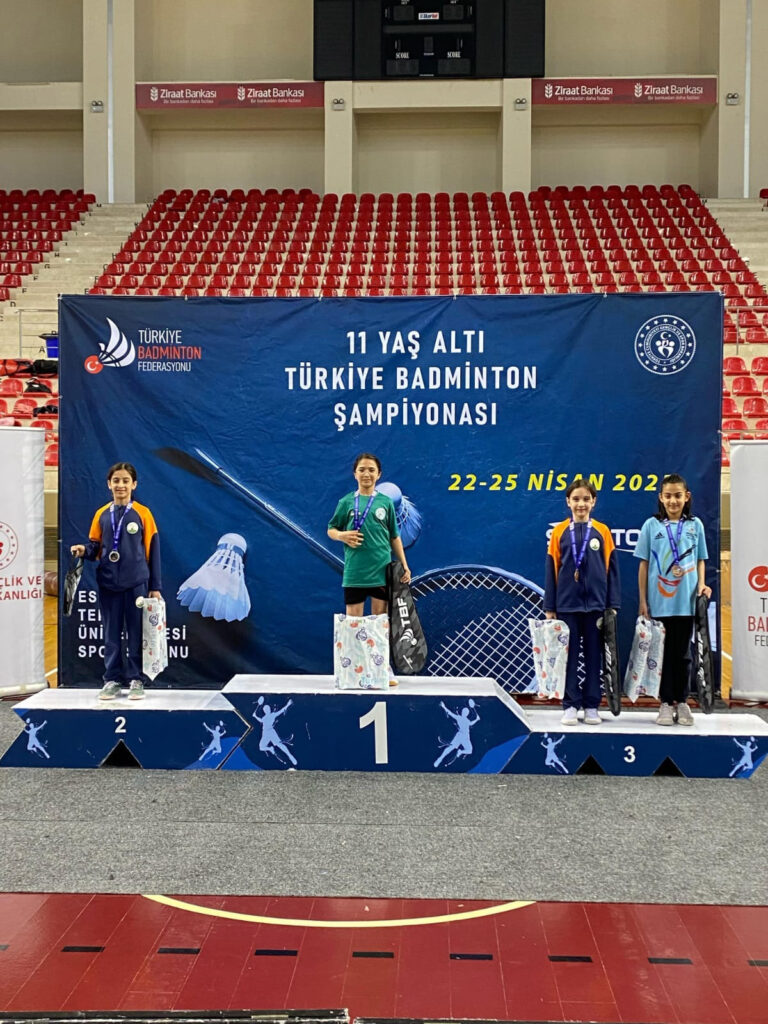 Osmangazi Belediyespor’un genç badmintoncuları göz doldurdu