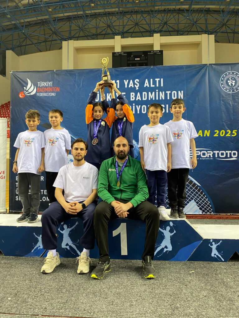 Osmangazi Belediyespor’un genç badmintoncuları göz doldurdu