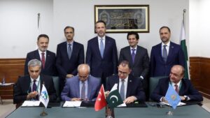 Bakan Bayraktar Pakistan’da! TPAO, Pakistan denizlerinde petrol ve doğal gaz arayacak