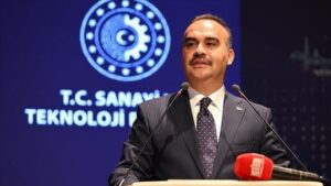 Bakan Kacır duyurdu: Türkiye’ye yeni otomobil markaları geliyor