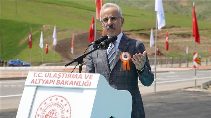 Bakan Uraloğlu, Siirt-Kurtalan Yolu ve Siirt Havaalanı Bağlantı Yolunu açtı