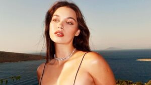 Dizisi biter bitmez kuaföre koştu! Afra Saraçoğlu’ndan yeni imajı olay oldu